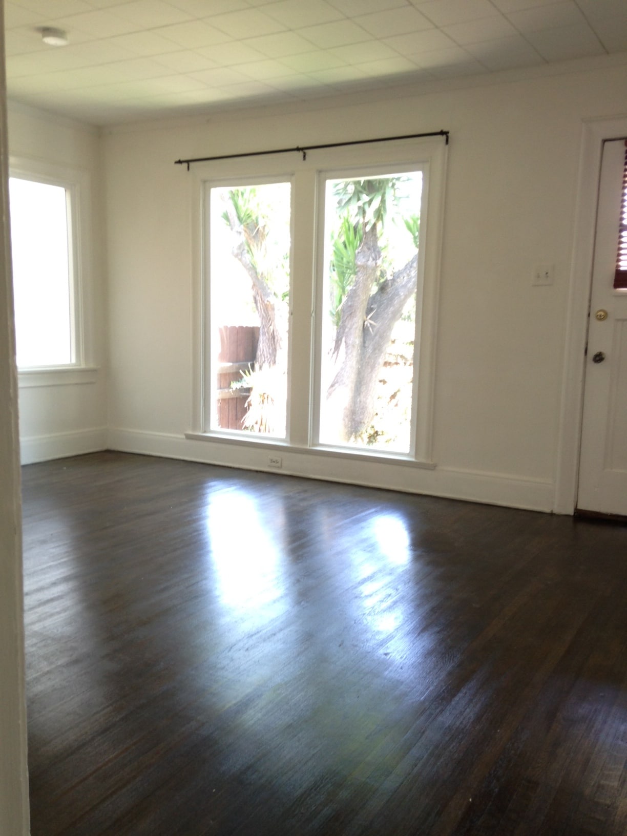 Building Photo - 6116 Fountain Ave