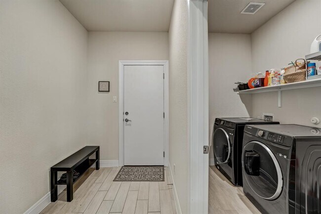 Building Photo - 17012 Pleasanton Cove