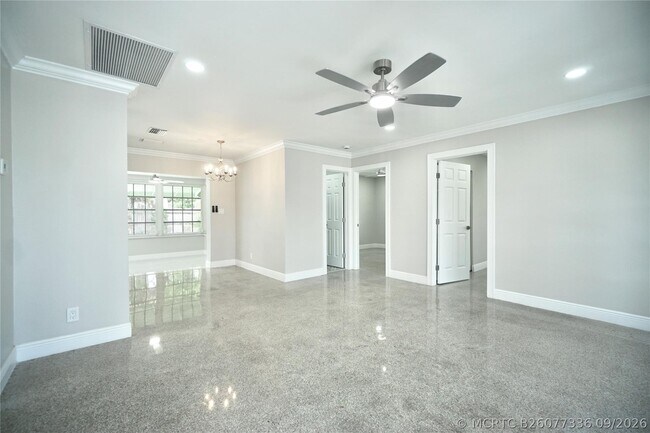 Building Photo - 917 SE 15th Ct