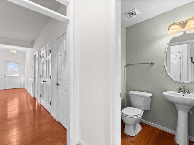 Building Photo - 709 Abbey Village Cir