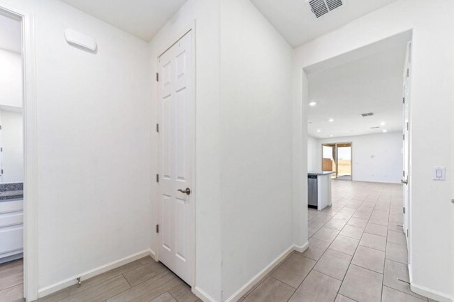 Building Photo - 10394 S Cienega Knolls Loop