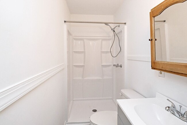 Building Photo - Move-in Ready Northern Albemarle County Home
