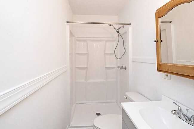 Building Photo - Move-in Ready, Pet-Friendly Northern Albemarle County Home