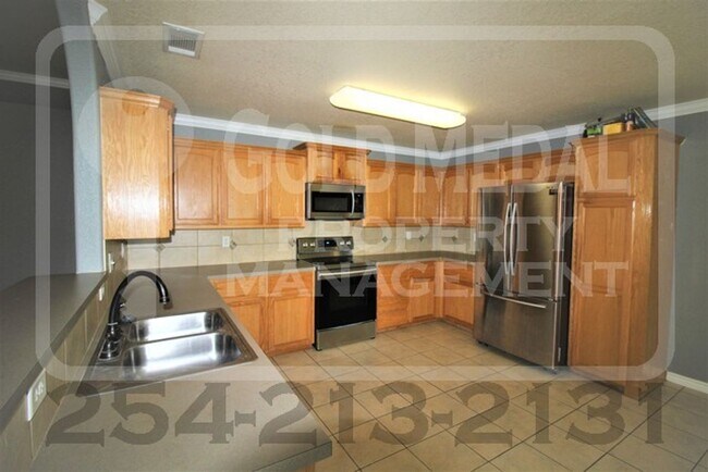 Building Photo - 401 Hedy Dr
