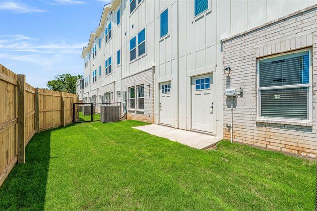 Building Photo - 1539 Sophia Ave