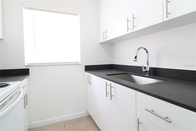 Building Photo - 1926 Honour Rd