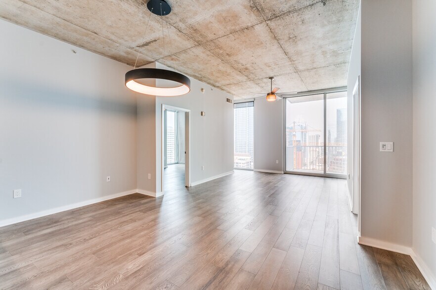 Building Photo - 360 Nueces St