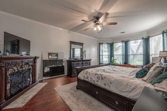 Building Photo - 1310 Big Pines