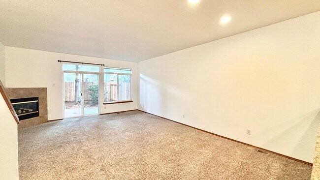 Building Photo - N0611