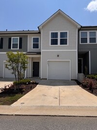 Building Photo - 3BR 2.5BA Townhome