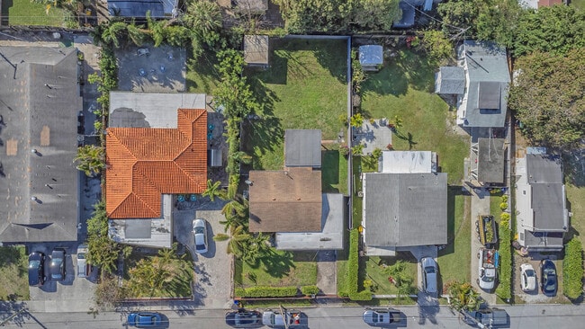 Building Photo - 818 Kaye St