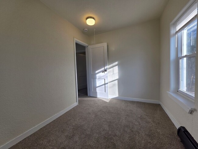 Building Photo - 414-416 S Andrews St