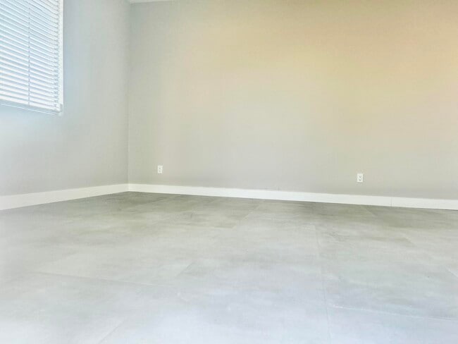 Building Photo - 41575 Ashford Pl