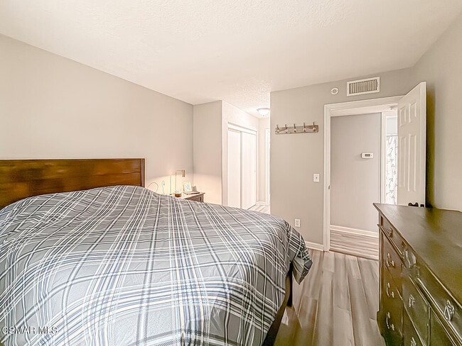 Building Photo - 1346 E Hillcrest Dr