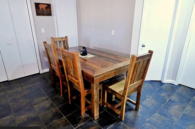 Building Photo - MOVE IN READY