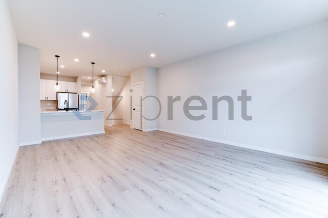 Building Photo - 16723 Alderwood Mall Pkwy