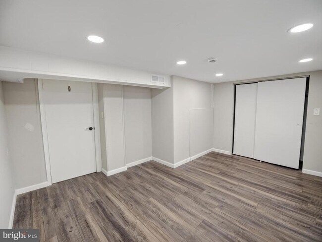 Building Photo - 6008 Addison Rd