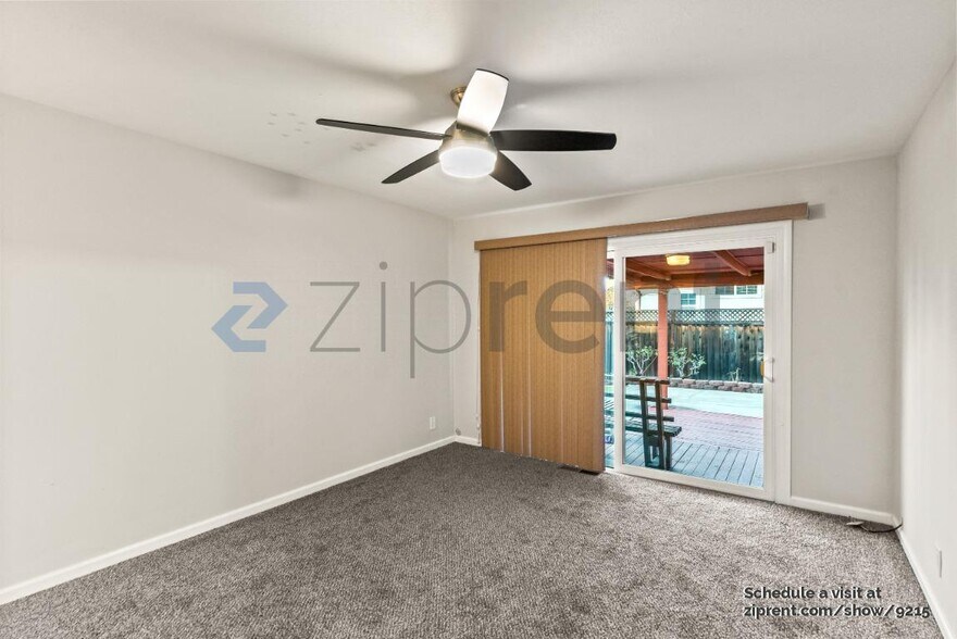 Building Photo - Unit
