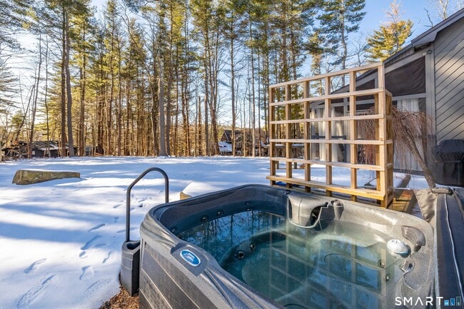 Building Photo - 9 Belshyre Ct