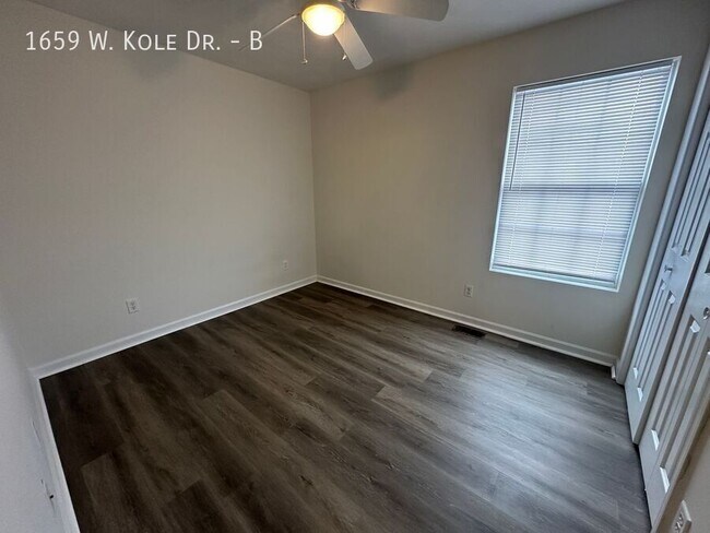 Building Photo - 1659 W Kole Dr