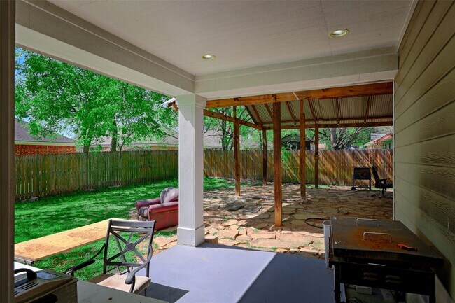 Building Photo - 1122 Detroit St