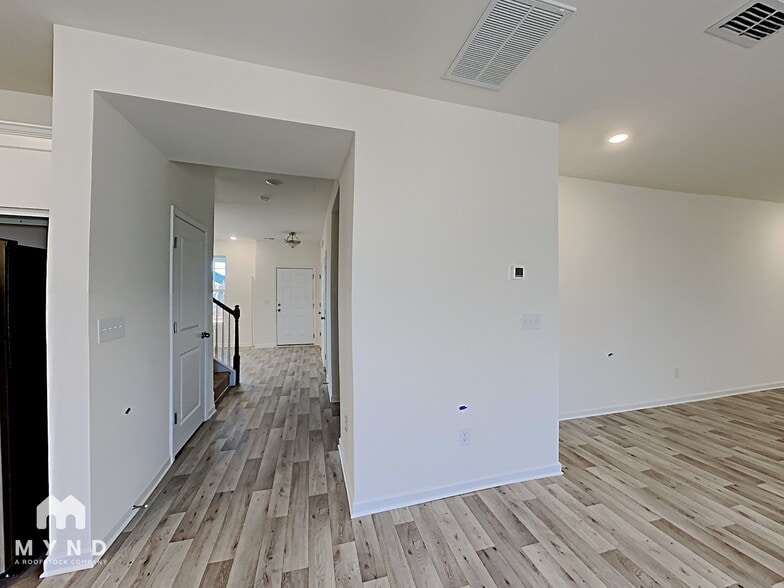 Building Photo - 354 Rayland St