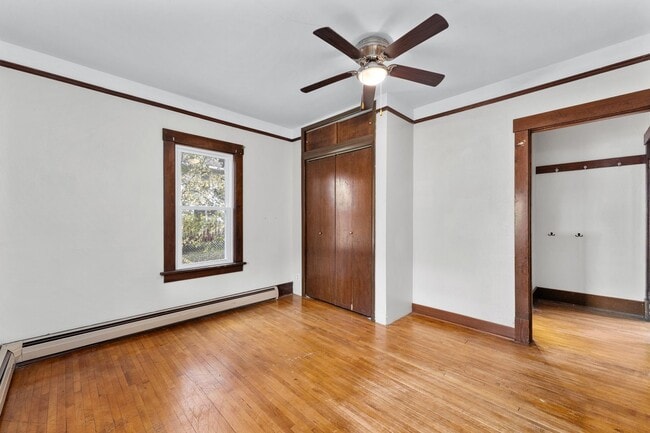 Building Photo - 568 W Main St