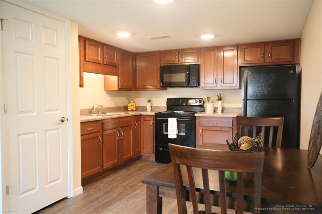 Building Photo - 2 br, 1 bath  - Chase Pointe