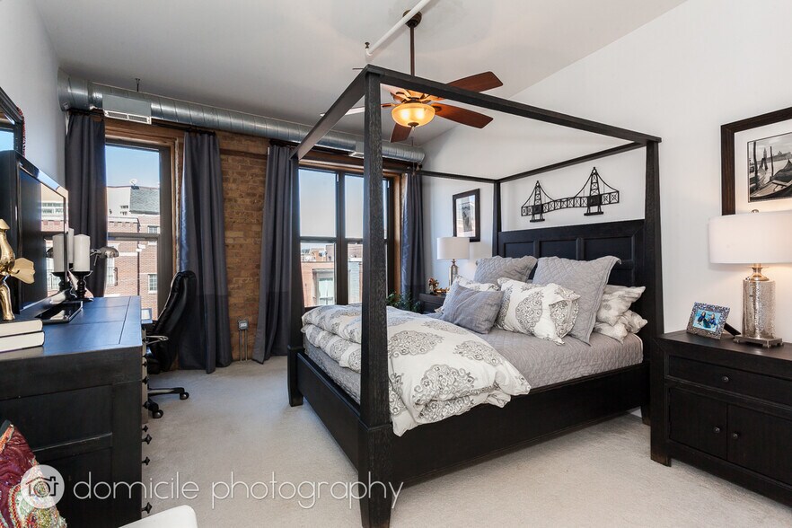 Building Photo - 1735 W Diversey Pkwy