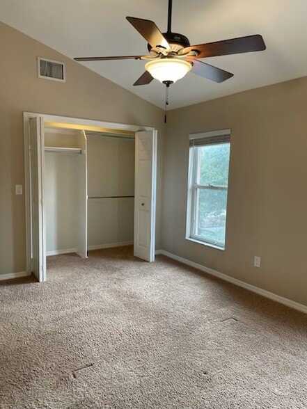 Carpeted bedrooms - 303 S Bungalow Park Ave