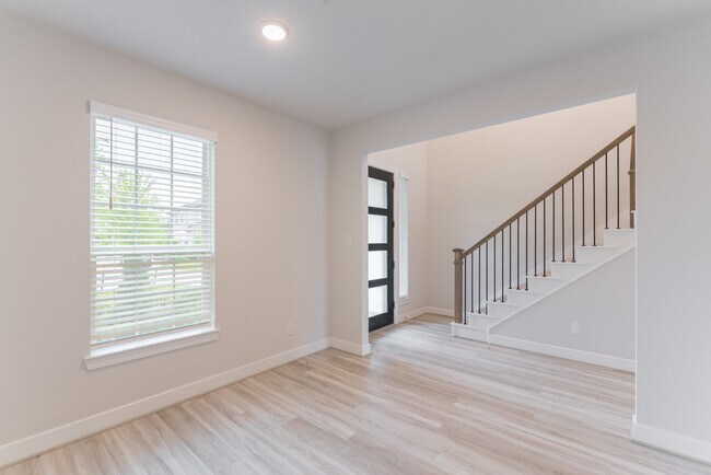 Building Photo - 146 Renodes Garden Ln