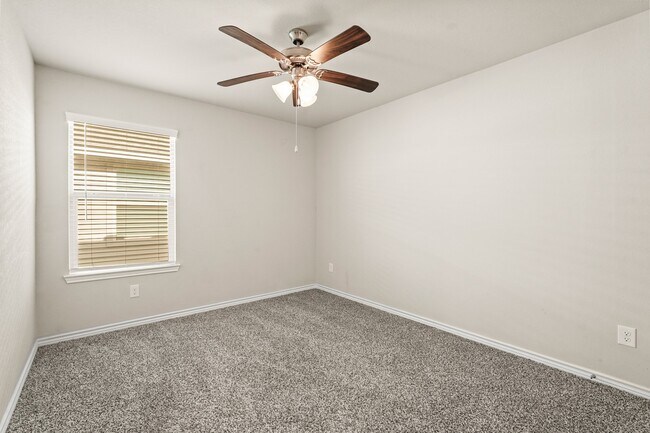 Building Photo - 1164 Kennesaw Dr
