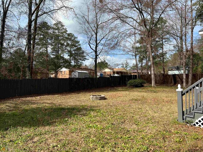 Building Photo - 2032 Robin Cir