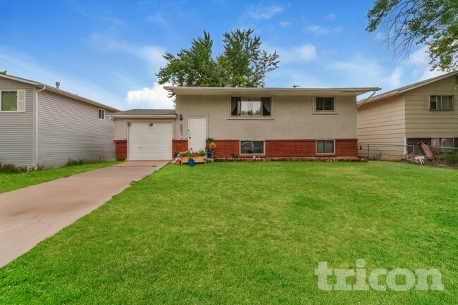 Building Photo - 1808 River Dr