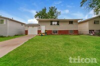 Building Photo - 1808 River Dr