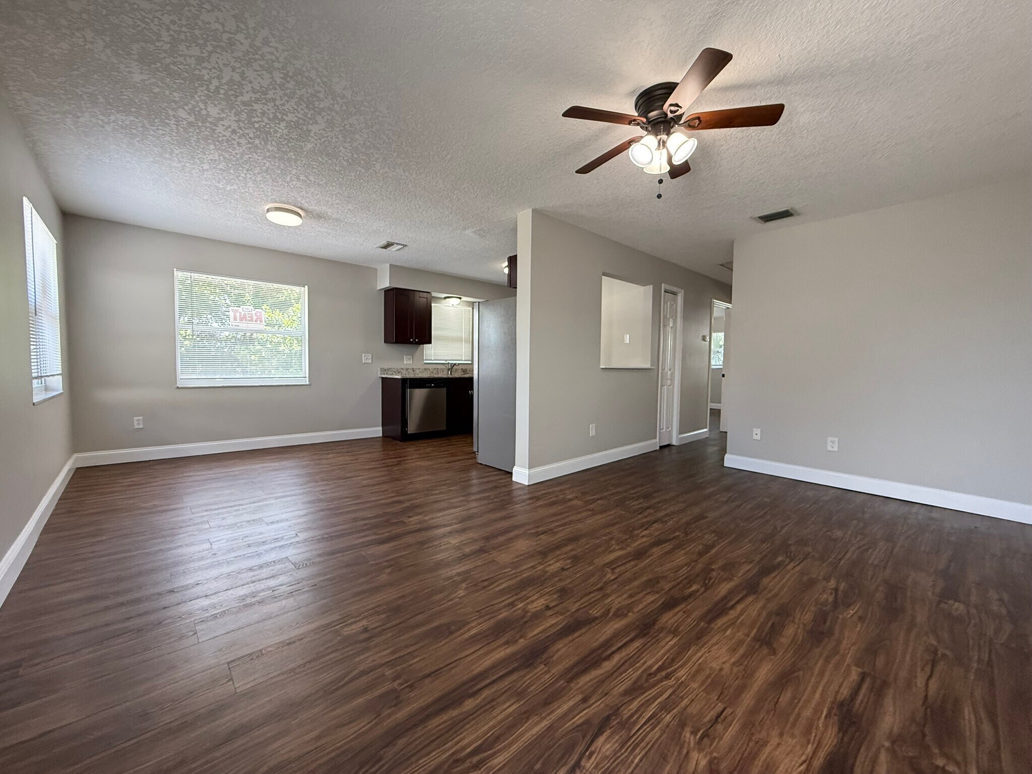 Building Photo - 2 Bed/1 Bath - Unit 8