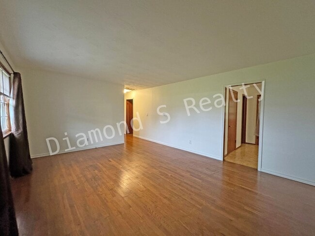 Building Photo - Great Location - 3 Bedroom/1 Bath Home for Lease!