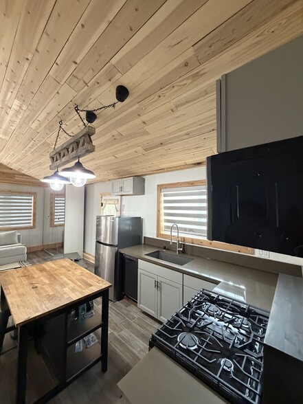 Building Photo - 7711 Owensmouth Ave