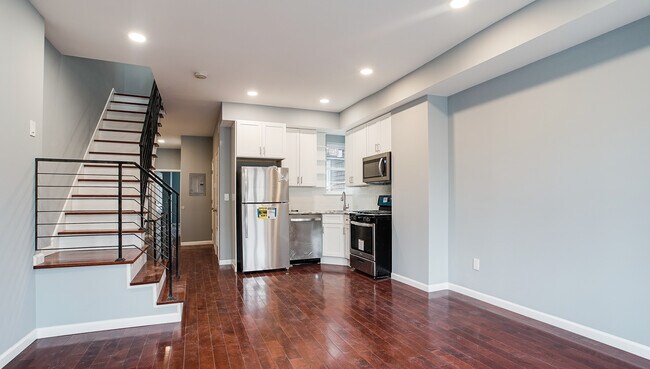 Building Photo - 212 S 50th St