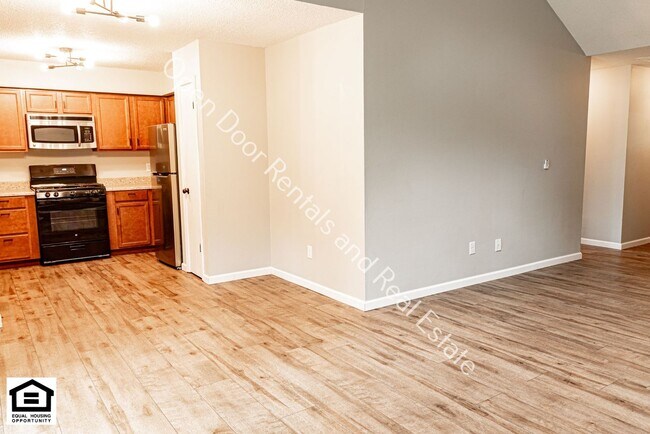 Building Photo - Fort Wayne Rising 5006/5008 Vermont Lane