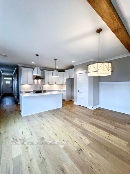 Building Photo - 1107 Walsh St