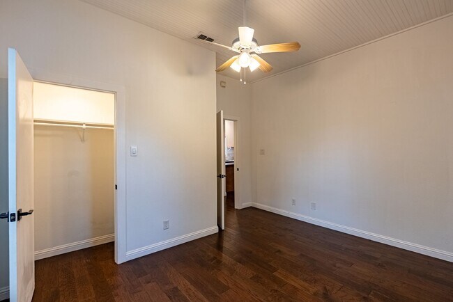 Building Photo - Urban Charm Meets Modern Living in the Heart of East Austin!