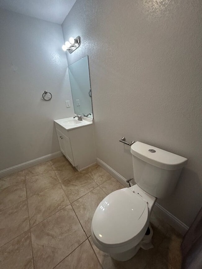 Building Photo - Newly Remodeled