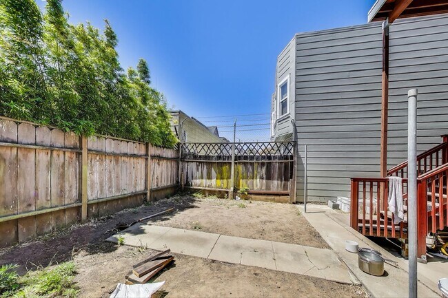 Building Photo - 189 Hale St