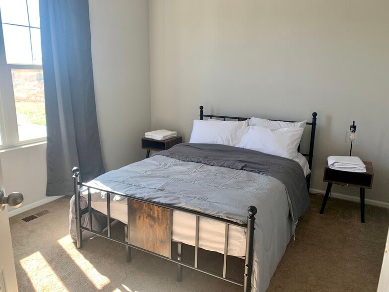 Bedroom - 4818 Hobkirks Pt
