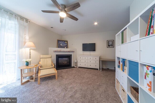 Building Photo - 6931 Rolling Creek Way