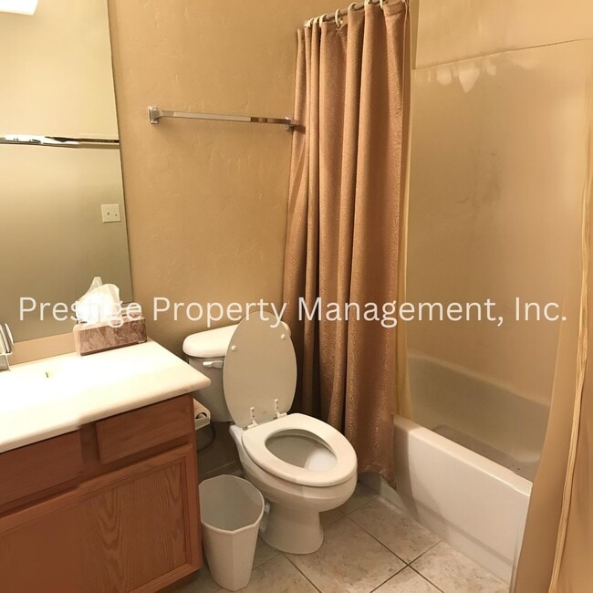 Building Photo - Super Cute 2Bd/2Ba Green Valley Home!!