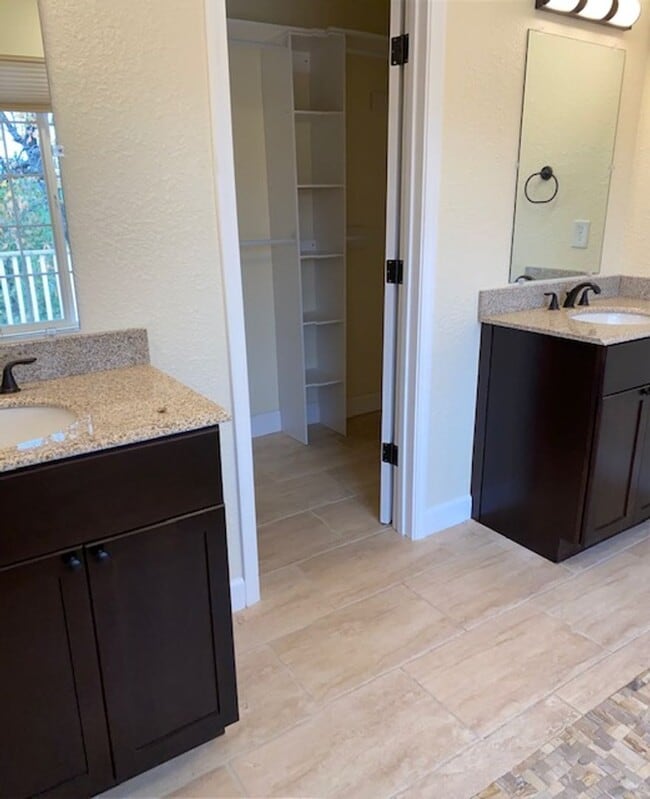 Building Photo - Pine Grove Home