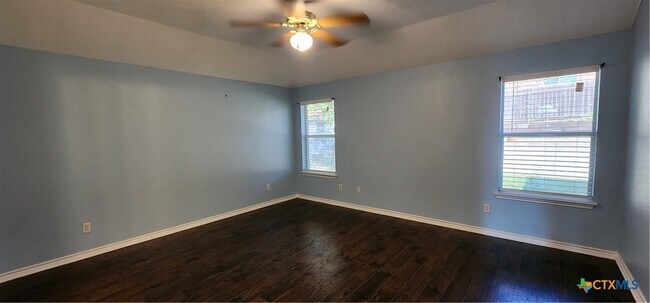 Building Photo - 4509 Twin Oaks Cir