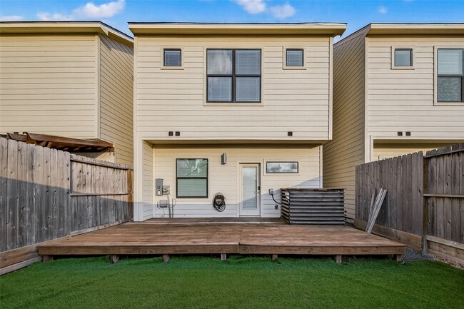 Building Photo - 3925 Tulane Oak Dr